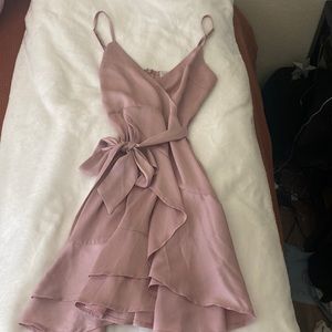 Dress perfect for homecoming, wedding guest, sorority formal etc :)